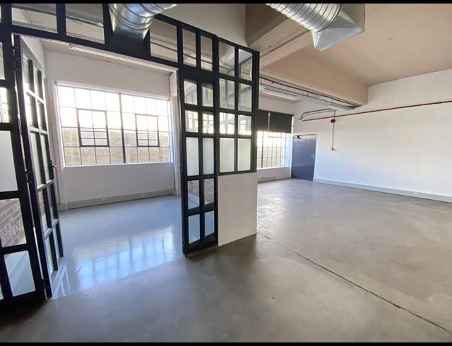 280M² OFFICE TO LET IN SALT RIVER